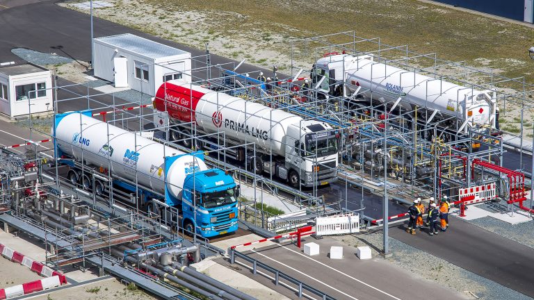 Gate terminal luchtfoto Maasvlakte truckloading
